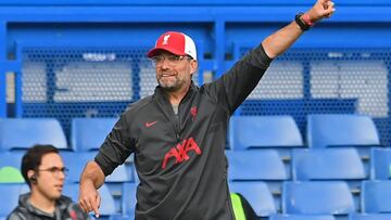 Liverpool&#039;s German manager Jurgen Klopp gestures on the touchline during the English Premier League football match between Chelsea and Liverpool at Stamford Bridge in London on September 20, 2020. (Photo by NEIL HALL / POOL / AFP) / RESTRICTED TO EDI
