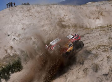 Décima etapa entre Salta y Belén.El piloto qatarí Nasser Al-Attiyah con Toyota.