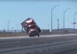 El impactante vídeo de la DGT que deja muy claro el riesgo de conducir con viento