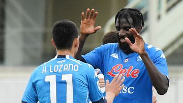 Soccer Football - Serie A - Fiorentina v Napoli - Stadio Artemio Franchi, Florence, Italy - May 16, 2021 Napoli&#039;s Hirving Lozano celebrates with Tiemoue Bakayoko after the match REUTERS/Alberto Lingria