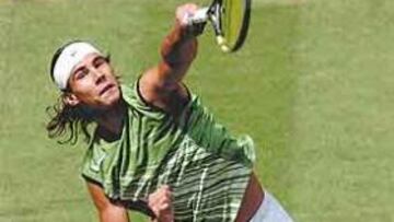 <b>EN HIERBA. </b>El mallorquín deberá adaptarse a esta superficie en el torneo inglés.