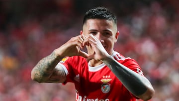 Lisbon (Portugal), 05/08/2022.- Benfica`s Enzo Fernandez celebrates after scoring a goal against Arouca during the Portuguese First League soccer match at Luz Stadium in Lisbon, Portugal, 5 of August 2022. (Lisboa) EFE/EPA/MIGUEL A. LOPES
