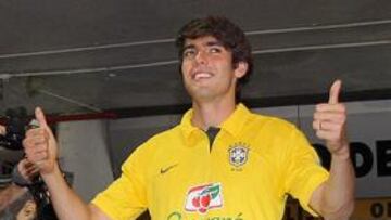 El presidente del Real Madrid intenta cerrar su primer fichaje esta misma tarde. El asesor de Prensa del jugador reconoce, desde Brasil, las negociaciones.