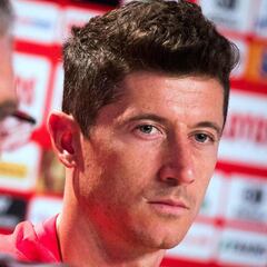 Polonia prohíbe hablar del futuro de Lewandowski
