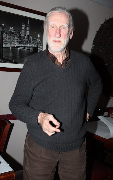 El presidente Bennett comienza conmocionado por el asesinato de unos amigos personales y acaba acusado por el agente Jack Ryan ante el Senado por ordenar unas actuaciones que acabaron con la muerte de civiles y soldados americanos. 