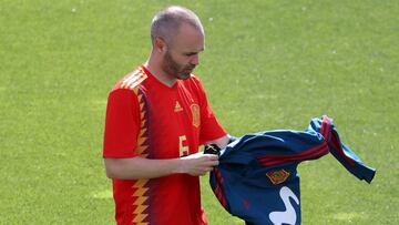 Iniesta: "No descarto seguir en la Selección tras el Mundial"