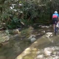 Rigoberto Urán en modo todoterreno "sobre las aguas"