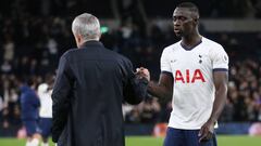 Lo que empieza aprender Davinson Sánchez de Mourinho