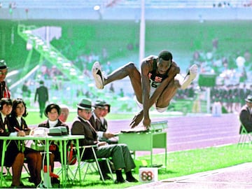 Juegos Ol&iacute;mpicos de M&eacute;xico 1968. El mundo entero fue testigo del prodigioso salto de Bob Beamon. El atleta estadounidense mejor&oacute; el record de salto de longitud en nada menos que 55 cent&iacute;metros hasta llegar a los c&eacute;lebres 8,90 metros. Su r&eacute;cord perdurar&iacute;a durante 23 a&ntilde;os.