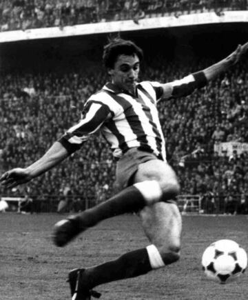 Fue uno de los capitanes de un Atlético en la década de los 80 en un equipo plagado de jugadores de la cantera. Defensa fuerte, iba muy bien por alto, aunque no estaba exento de buenas condiciones técnicas. Formó junto a Arteche una pareja de centrales histórica en el club madrileño. Disputó 356 encuentros. Ganó una Copa y una Supercopa de España. También jugó una final de la Recopa en 1986, que el Atlético perdió ante el Dinamo de Kiev. En las diez temporadas de rojiblanco marcó diez goles. Su lunar fue no ganar el título liguero en la campaña 1980-81 (campeonato muy polémica por las actuaciones arbitrales en contra del equipo madrileño). Posteriormente fue secretario técnico del Atlético. 

