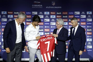 Joao Félix receives his number 7 shirt from Atlético president Enrique Cerezo and executives Miguel Ángel Gil Marín and Andrea Berta.