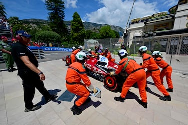 Así ha quedado el Ferrari SF-25 del piloto británico, Lewis Hamilton, tras el accidente sufrido en los entrenamientos libres del Gran Premio de Mónaco de Fórmula 1.