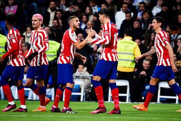 Los jugadores del Atlético de Madrid, tras el gol de Morata en el derbi copero.