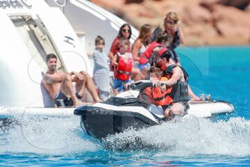 Messi, Luis Suárez y Cesc en sus vacaciones familiares en Ibiza.
 