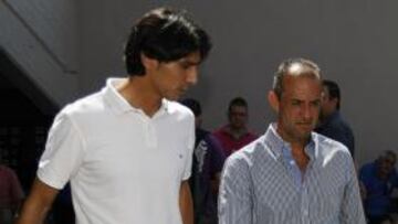 <b>EN EL AIRE. </b>Sergio Fernández, director deportivo, y Perfecto Palacio, vicepresidente de la Fundación, pueden decir adiós.