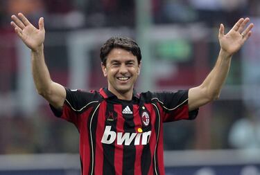 Alessandro Costacurta: Consiguió 5 títulos con el Milán, de los cuales dos fueron de manera consecutiva en las temporadas 1988-89 y 1989-90. El último campeonato que ganó con el club italiano fue en la temporada 2006-2007 ante el Liverpool.