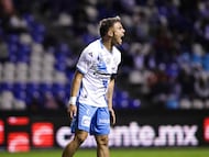 Nicolás Diaz festeja un gol con Puebla.