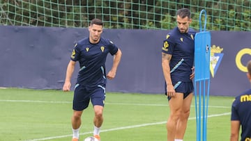 Zaldua, en un entrenamiento con Negredo.