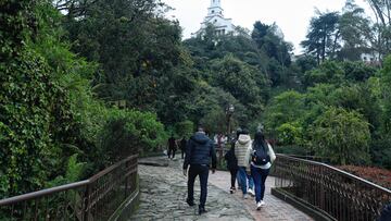 Bogotá. Abril 6 de 2023. Más de 33.150 personas han ascendido a Monserrate en este jueves de Semana Santa. (Colprensa - Camila Diaz)