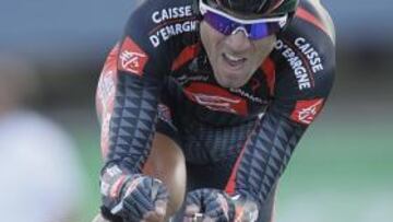 Alejandro Valverde disfrutó de la primera jornada de descanso "animado y con muchas ganas" y dispuesto a demostrar su condición de favorito en "el comienzo real de la Vuelta", que será la trilogía de etapas compuesta por la contrarreloj de Valencia y las etapas de montaña de Aitana y Xorret de Catí y señaló que su "rival número uno es Ivan Basso"