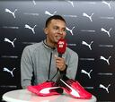 De Grasse talks about the 200m Olympic race with Bolt