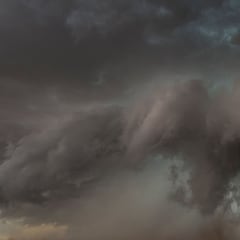 Descubre el motivo por el que no debes lavar los trastes ni bañarte durante una tormenta eléctrica