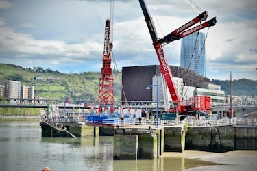 ¡La gabarra ya está lista en la ría!