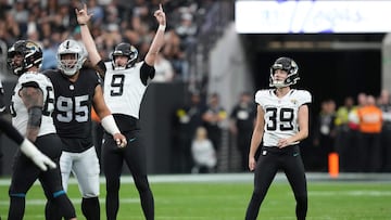 LAS VEGAS, NEVADA - NOVEMBER 02: Cam Little #39 of the Jacksonville Jaguars watches his field goal attempt during the second quarter in the game against the Las Vegas Raiders at Allegiant Stadium on November 02, 2025 in Las Vegas, Nevada. Candice Ward/Getty Images/AFP (Photo by Candice Ward / GETTY IMAGES NORTH AMERICA / Getty Images via AFP)