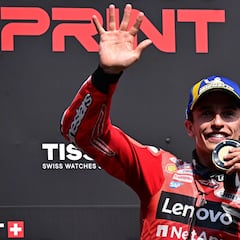 Márquez se ríe con los silbidos que le dedican en Mugello