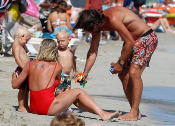 Pirlo y Valentina Baldini disfrutan de unos días de descanso junto a la familia en Ibiza.