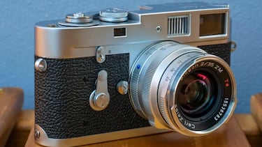 No tires tu cámara antigua: repuntan los precios de las cámaras vintage gracias al revuelo con una Leica M2