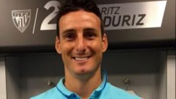 Aduriz, con el balón del 4-0.