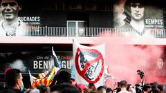 Protestas en Mestalla contra Lim. 
 
 
 
 
 
 
 
  
 
 
  SEGUIDORES
  SEGUIDORES CONTRA PETER.LIM
  SEGUIDORES