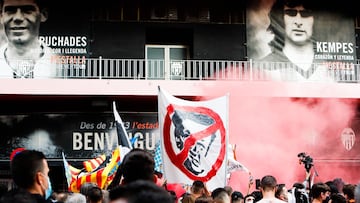 Protestas en Mestalla contra Lim.
SEGUIDORES
SEGUIDORES CONTRA PETER.LIM
SEGUIDORES
