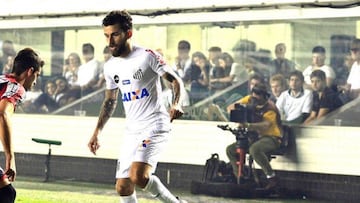Lucas Lima durante un partido con el Santos.