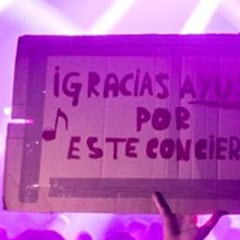 Un cartel a favor de Ayuso, 'protagonista' en una macrofiesta en La Cubierta de Leganés