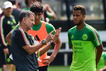 Juan Carlos Osorio es cuestionado constantemente en México. Luego de la goleada 7-0 ante Chile en Copa América perdió credibilidad. En este momento está clasificado en el cuadrangular de la Concacaf para Rusia 2018, en el que no podrá dar ventajas.