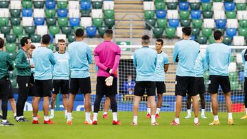 Charla de Unai Emery al equipo durante el entrenamiento de ayer.
SUPERCOPA EUROPA