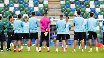 Charla de Unai Emery al equipo durante el entrenamiento de ayer.
 
 
 
 
  SUPERCOPA EUROPA