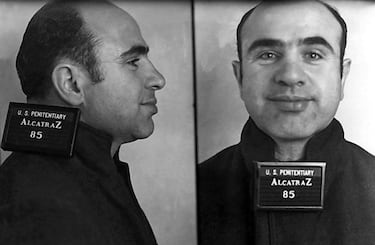 Al Capone fue condenado a 11 años de prisión por evasión de impuestos en 1931. Efectivamente, llegó a entrar en la cárcel y fue internado en la prisión de Alcatraz, una de las más famosas de Estados Unidos. Sin embargo, su salud se deterioró durante su tiempo en prisión, y fue liberado en 1939 debido a problemas de neumonía y otras enfermedades.