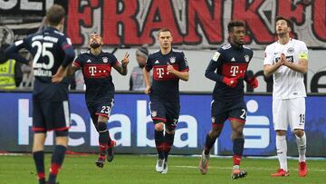 Bayern Munich's Chilean midfielder Arturo Vidal (2nd L) celebrates after scoring the 0-1 during the German first division Bundesliga football match of Eintracht Frankfurt vs FC Bayern Munich on December 9, 2017 in Frankfurt am Main, western Germany. / AFP PHOTO / Daniel ROLAND / RESTRICTIONS: DURING MATCH TIME: DFL RULES TO LIMIT THE ONLINE USAGE TO 15 PICTURES PER MATCH AND FORBID IMAGE SEQUENCES TO SIMULATE VIDEO. == RESTRICTED TO EDITORIAL USE == FOR FURTHER QUERIES PLEASE CONTACT DFL DIRECTLY AT + 49 69 650050