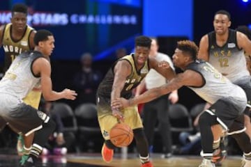 Emmanuel Mudiay ante un perro de presa como Marcus Smart, el incansable defensor de los Celtics.