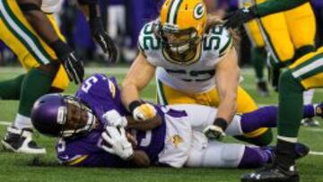 Teddy Bridgewater es placado por Clay Matthews. El quarterback de los Vikings recibió una auténtica paliza durante todo el partido.