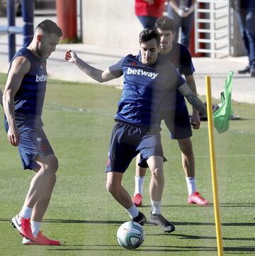 Con 18 añitos, este mediocentro del Levante se estrenó en LaLiga en la jornada 37, en la victoria de los granotas ante el Getafe por 1-0.