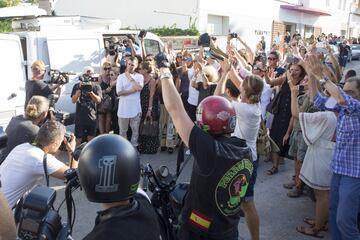 Un centenar de motoristas rindieron homenaje a Ángel Nieto.