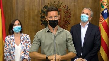 Ander Herrera, junto a Sara Fernández y Jorge Azcón, tras ser nombrado pregonero de las Fiestas del Pilar 2021.