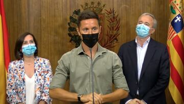 Ander Herrera, junto a Sara Fern&aacute;ndez y Jorge Azc&oacute;n, tras ser nombrado pregonero de las Fiestas del Pilar 2021.