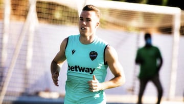 Carlos Clerc en la vuelta al trabajo del Levante.