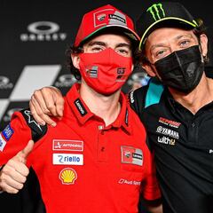 Rossi: "Estoy muy contento por la victoria de Bagnaia"