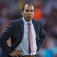 'Profe' Cruz descarta tener contactos con Chivas